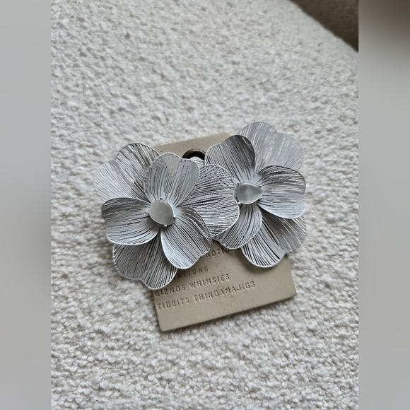 Anthropologie, Wire Floral Earrings, White - NWT! - Picture 3 of 5